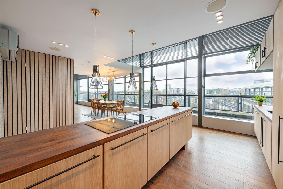 flat for sale in Chiswick Green Studios, Evershed Walk, London, W4