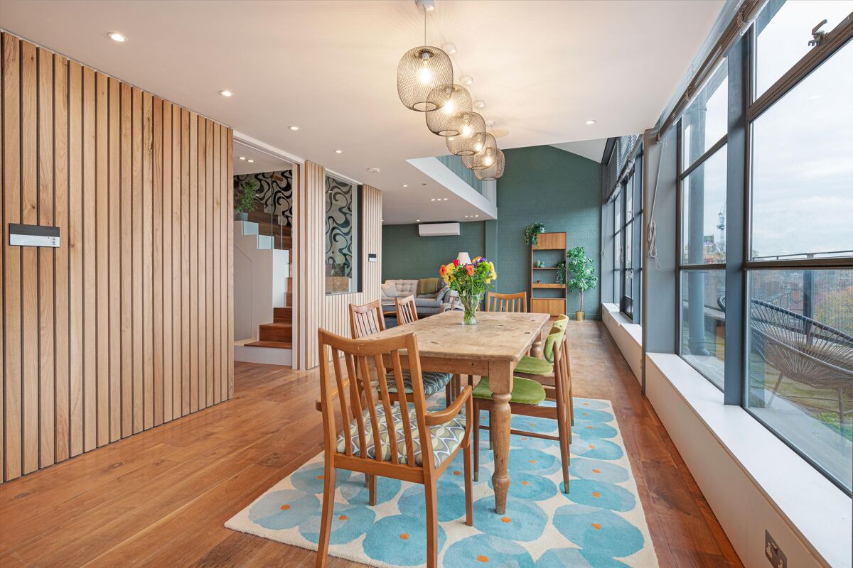 flat for sale in Chiswick Green Studios, Evershed Walk, London, W4