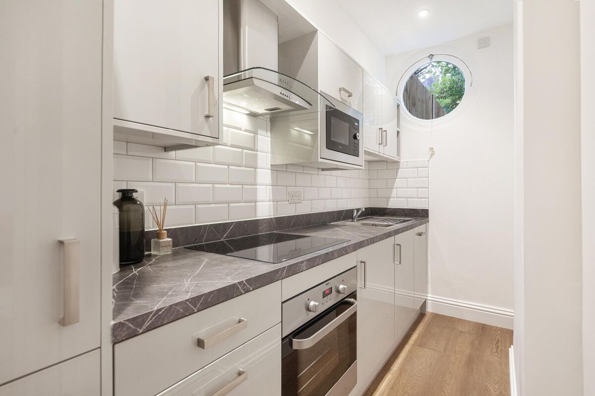 flat for sale in Richmond Road, Twickenham, London, TW1 CWK012292000