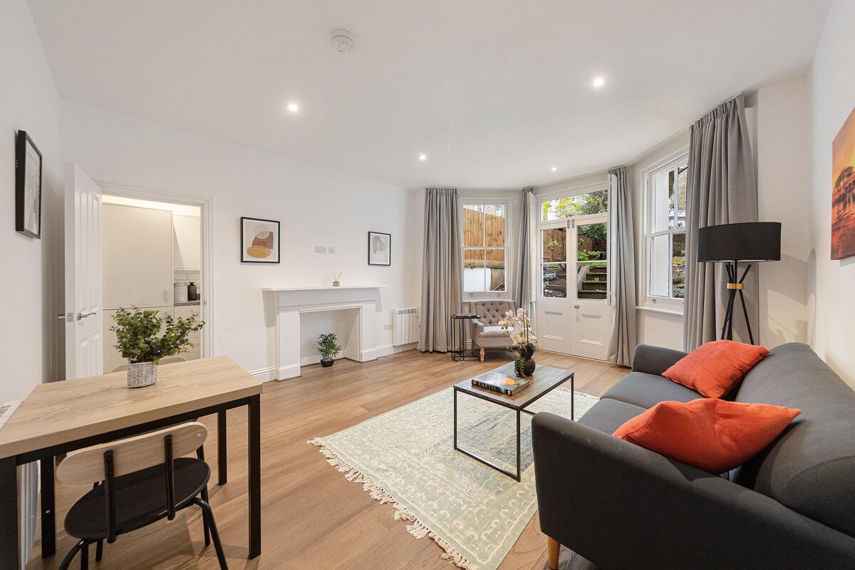 flat for sale in Richmond Road, Twickenham, London, TW1 CWK012292000