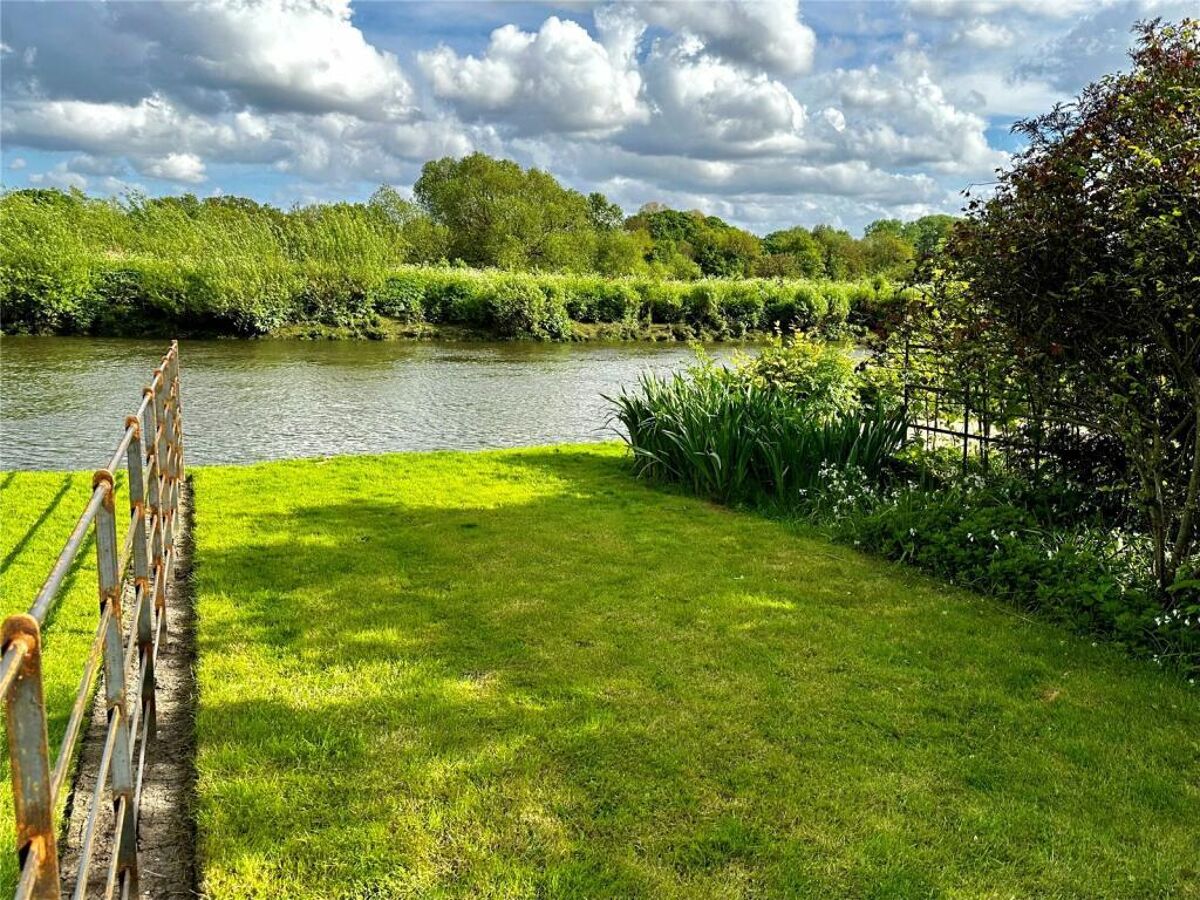 house for sale in Chiswick Mall, London, W4 CWK012360573 Knight Frank