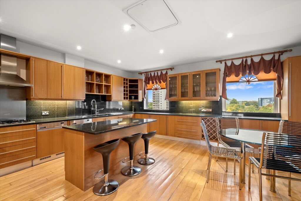 Image of Kew Bridge Road, Brentford, TW8