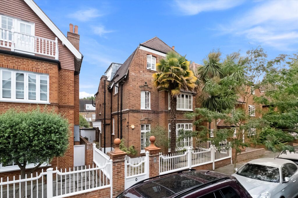 Image of Queen Annes Grove, London, W4