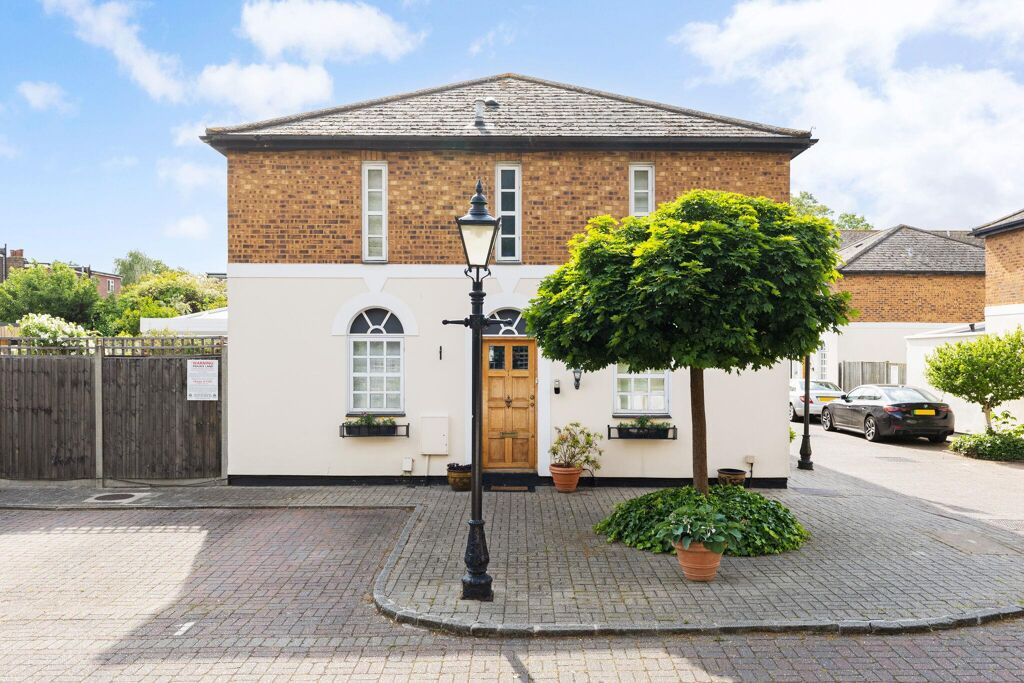 Image of Copenhagen Gardens, London, W4