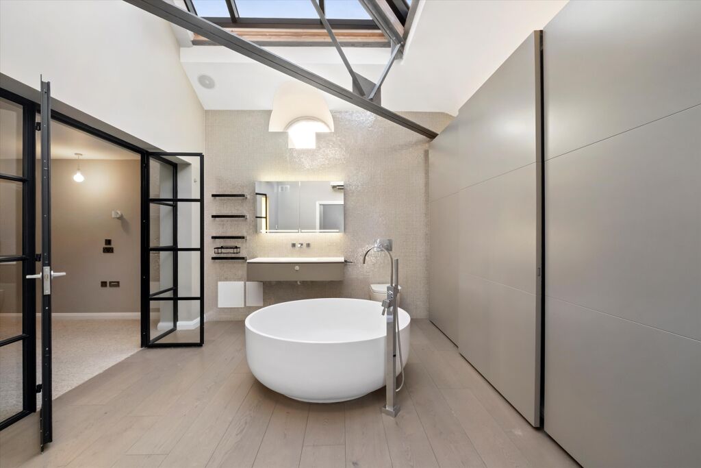 Image of Chiswick High Road, London, W4