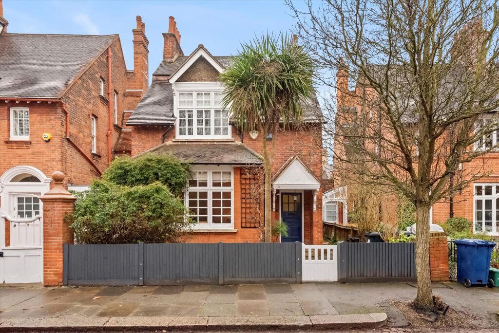 Image of Queen Anne's Gardens, Chiswick, London W4