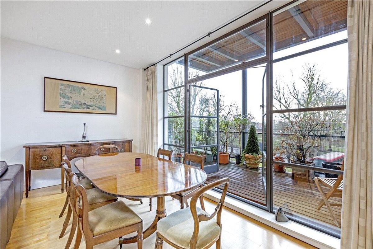 flat for sale in Chiswick Green Studios, 1 Evershed Walk, London, W4
