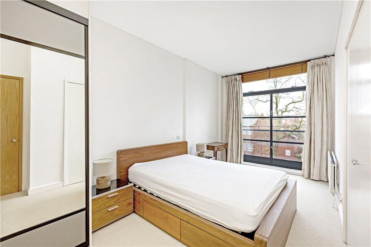flat for sale in Chiswick Green Studios, 1 Evershed Walk, London, W4