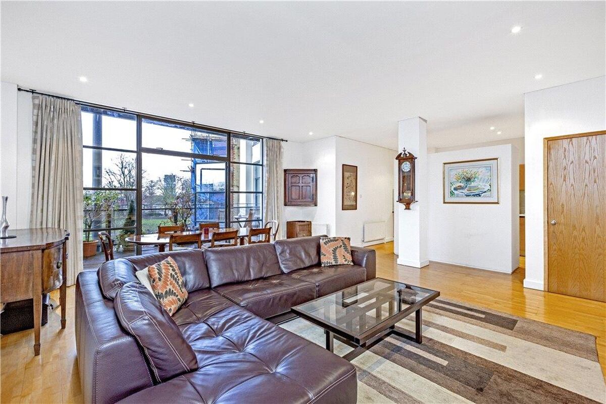 flat for sale in Chiswick Green Studios, 1 Evershed Walk, London, W4