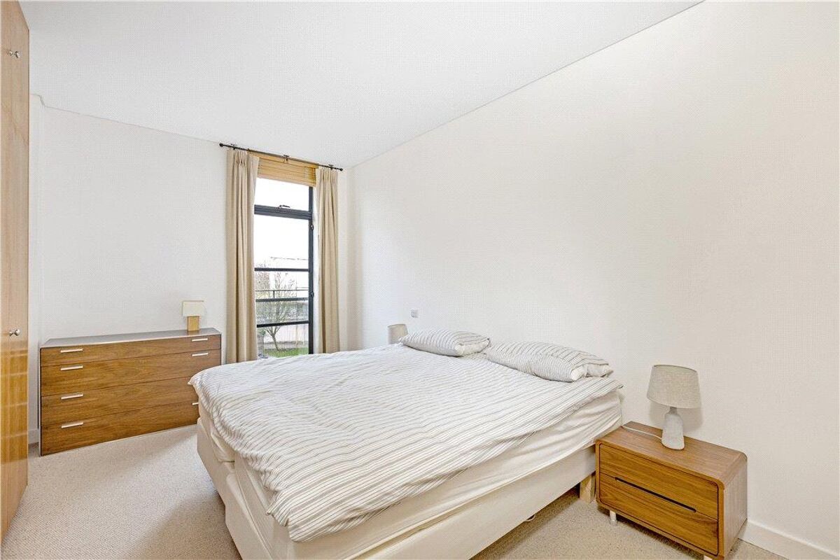 flat for sale in Chiswick Green Studios, 1 Evershed Walk, London, W4