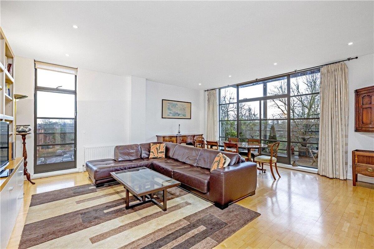 flat for sale in Chiswick Green Studios, 1 Evershed Walk, London, W4