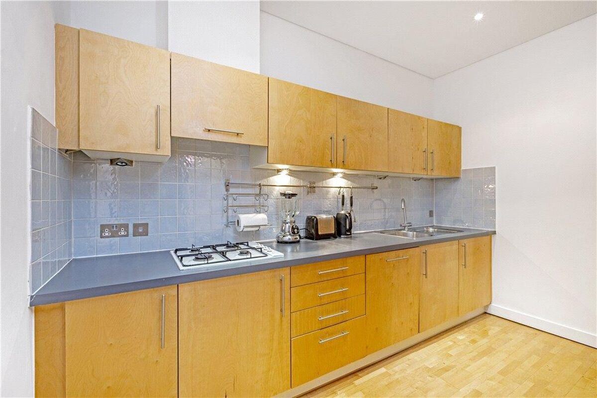 flat for sale in Chiswick Green Studios, 1 Evershed Walk, London, W4