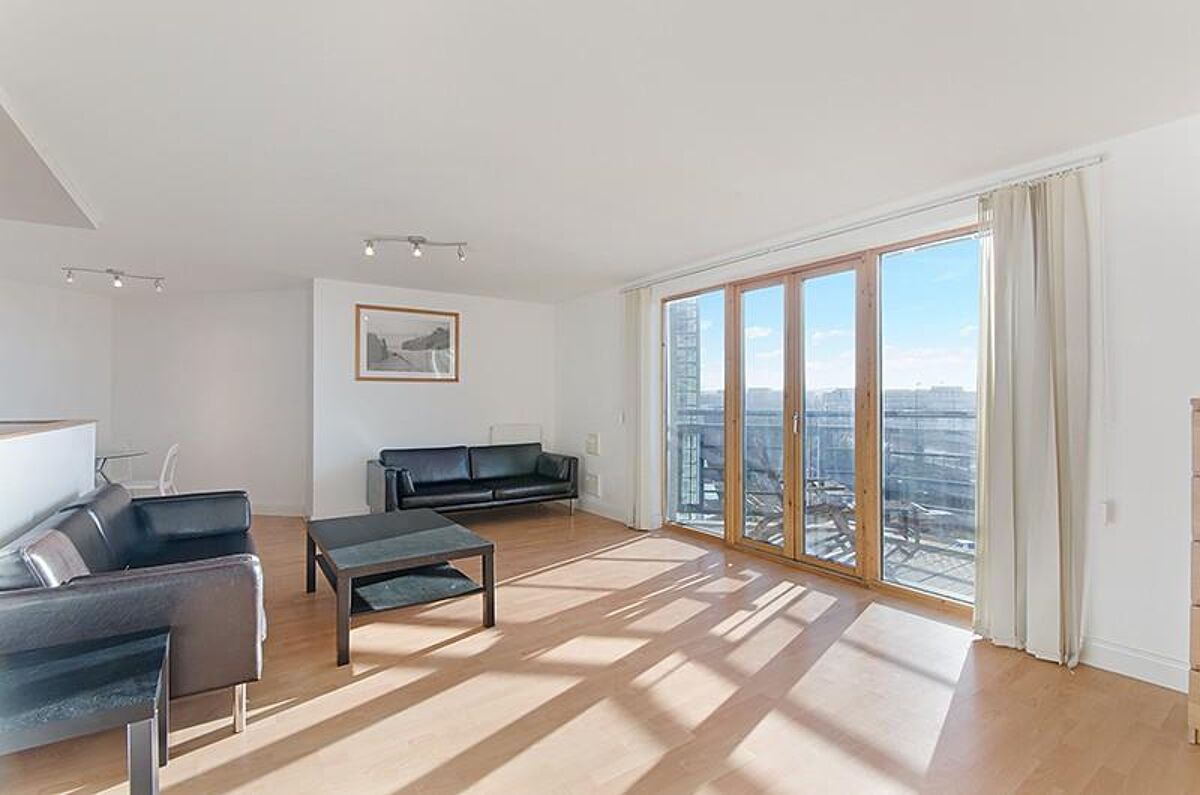 flat to rent in Western Beach Apartments, Hanover Avenue, Royal Docks