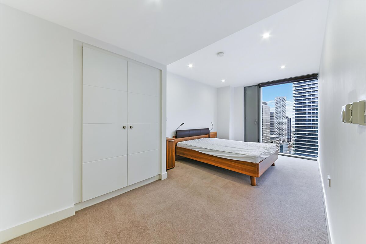 flat to rent in Landmark East Tower, Marsh Wall, Nr Canary Wharf