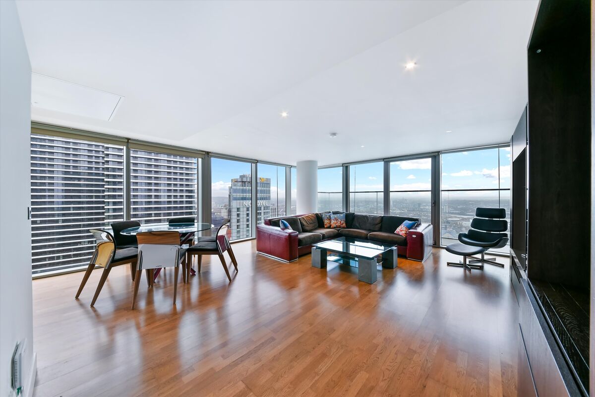 flat to rent in Landmark East Tower, Marsh Wall, Nr Canary Wharf