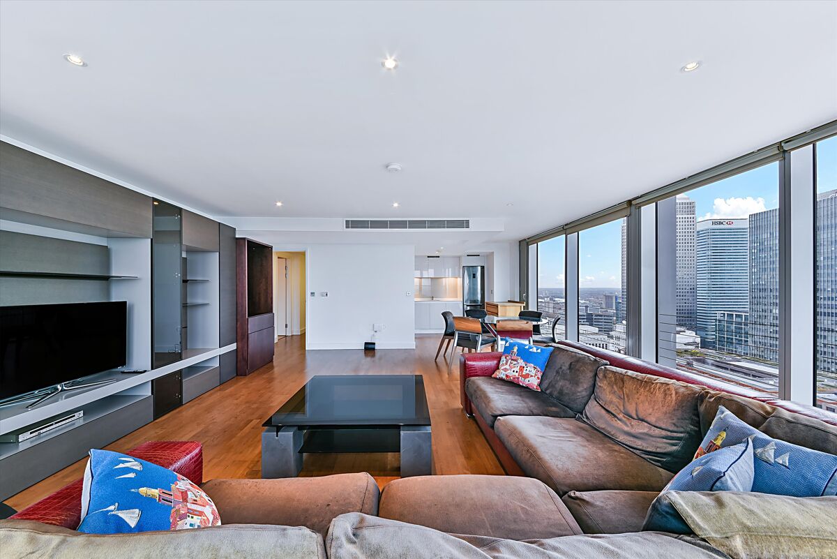 flat to rent in Landmark East Tower, Marsh Wall, Nr Canary Wharf