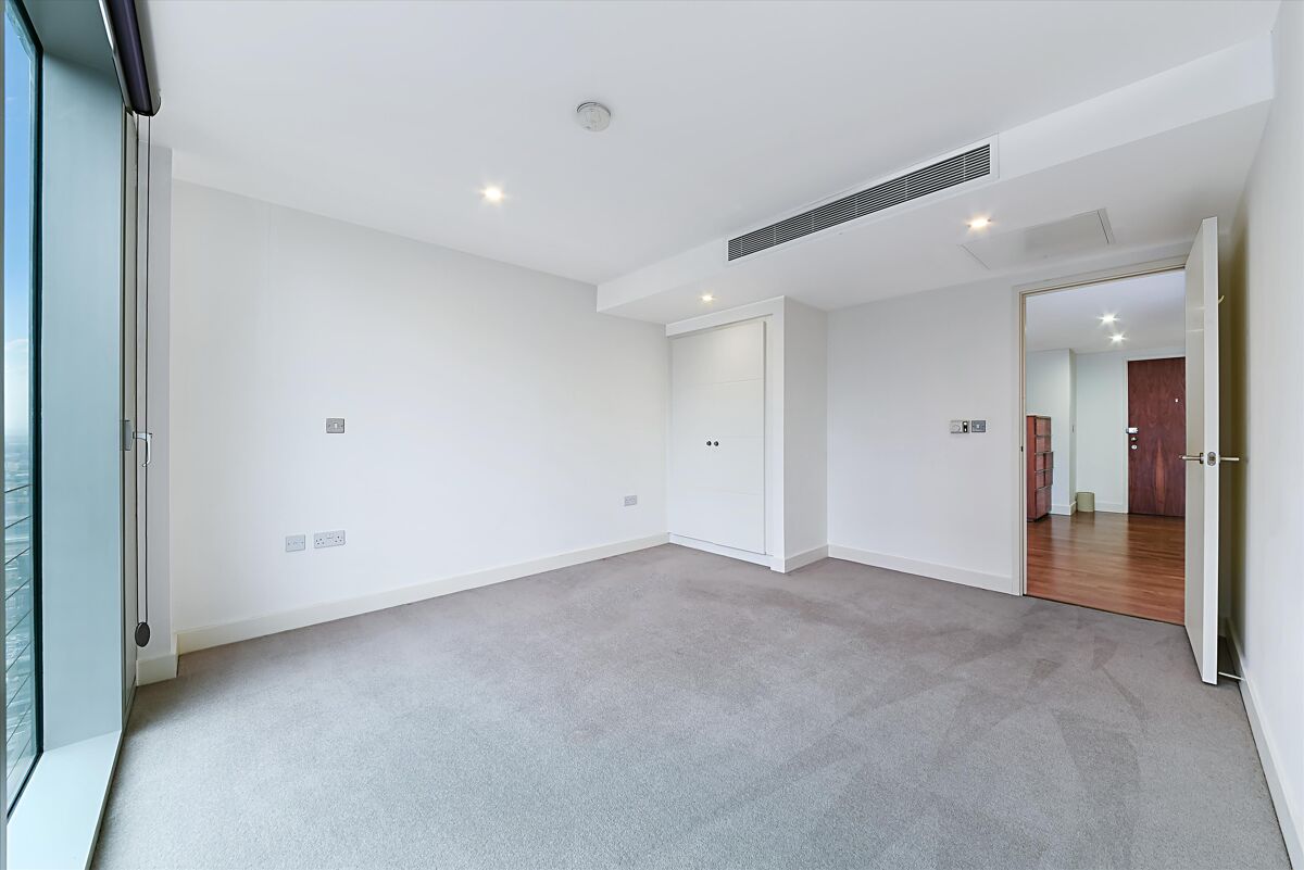 flat to rent in Landmark East Tower, Marsh Wall, Nr Canary Wharf