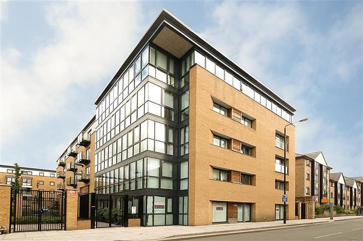 flat to rent in Forge Square, Nr Canary Wharf, London, E14 ...