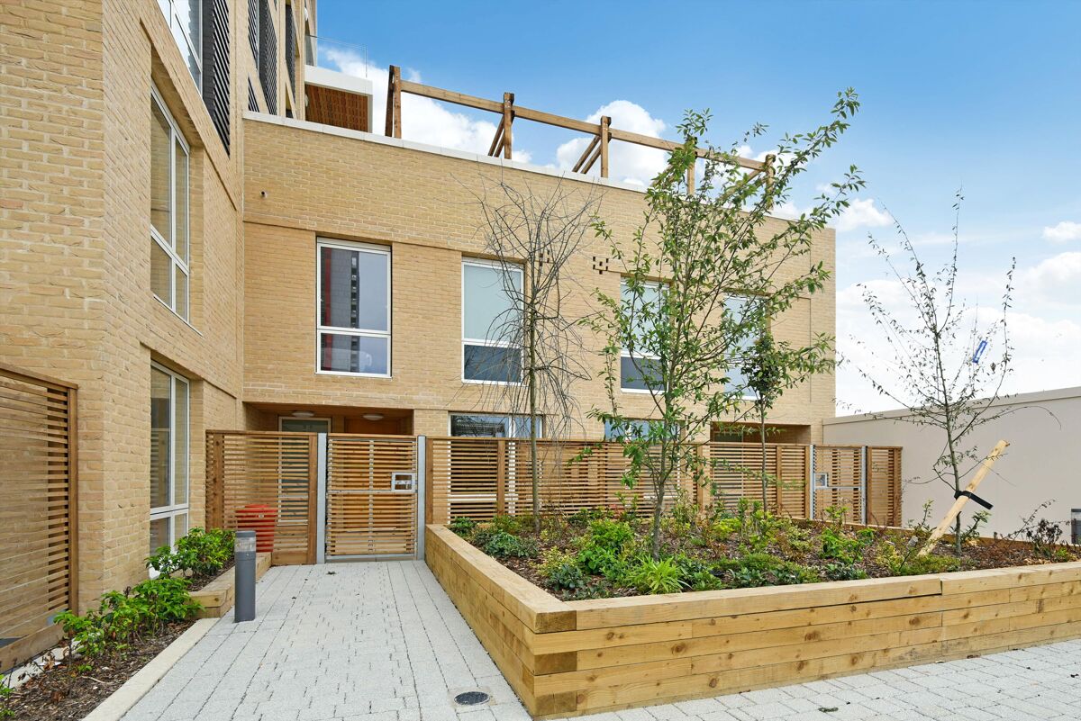 flat to rent in Eddington Court, 1 Silvertown Square, London, E16