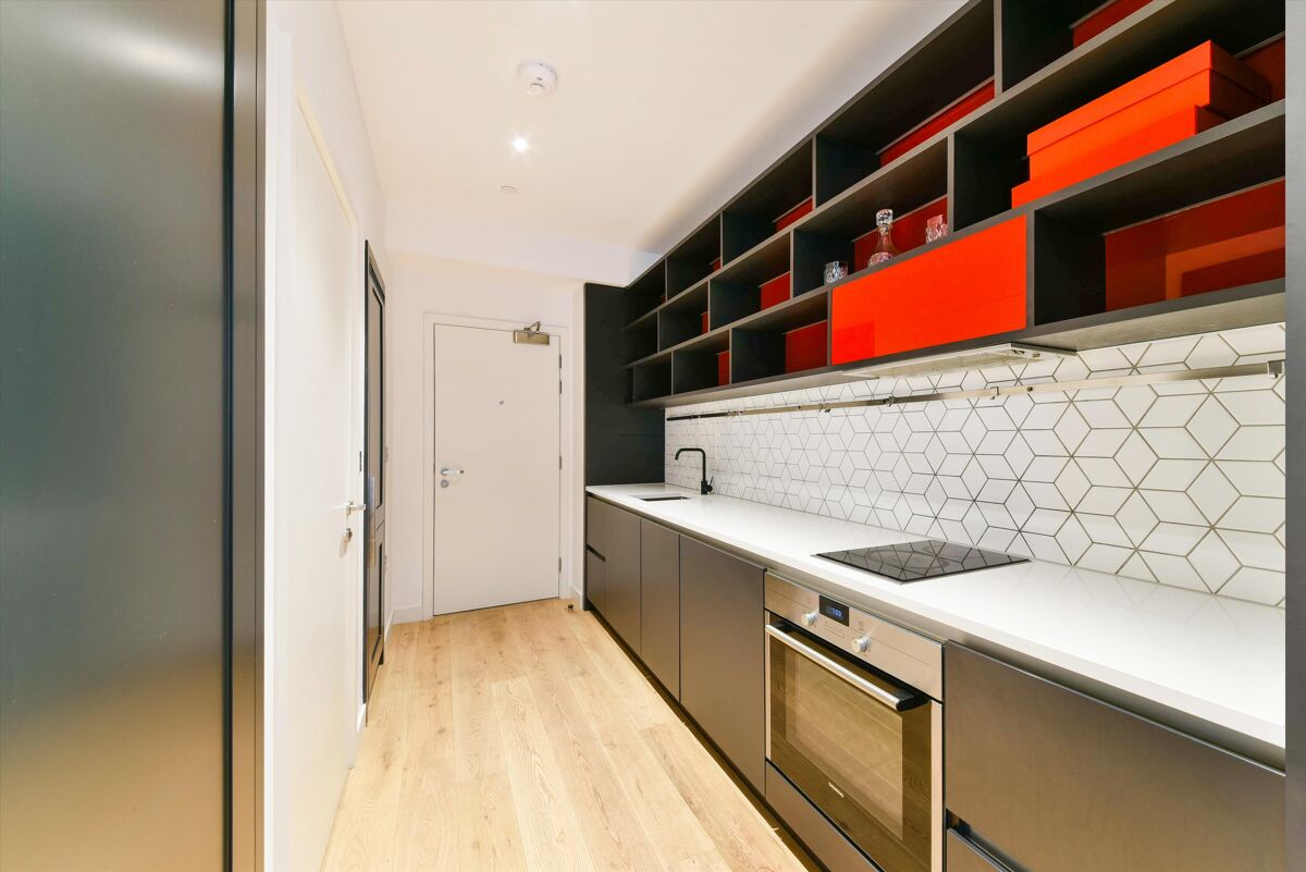 Flat to rent in Modena House, Lyell Street, Nr Canary Wharf, London