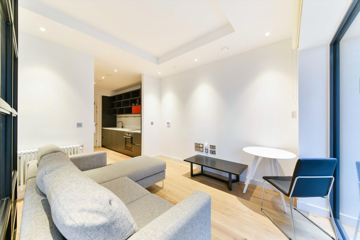 Flat to rent in Modena House, Lyell Street, Nr Canary Wharf, London