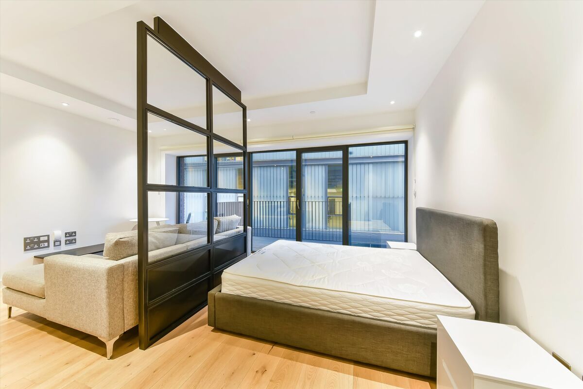 Flat to rent in Modena House, Lyell Street, Nr Canary Wharf, London