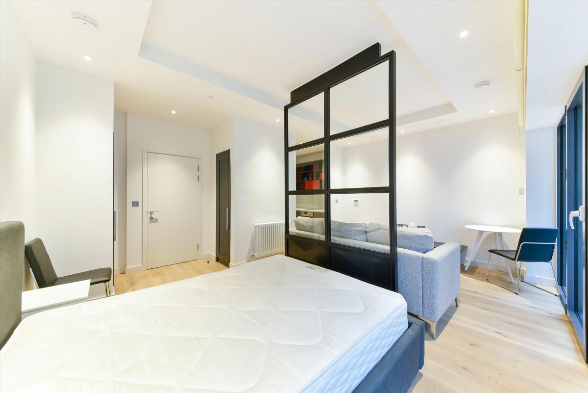 Flat to rent in Modena House, Lyell Street, Nr Canary Wharf, London