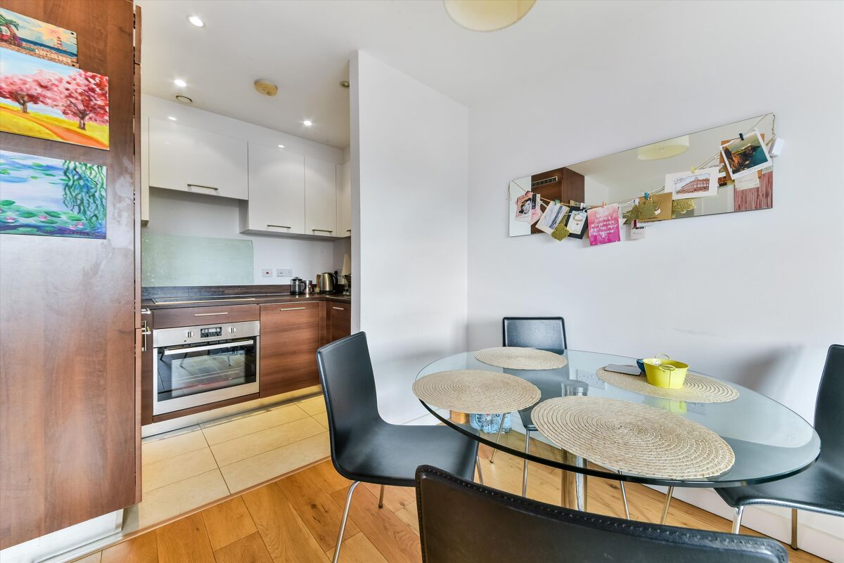 flat to rent in Forge Square, Nr Canary Wharf, London, E14 ...