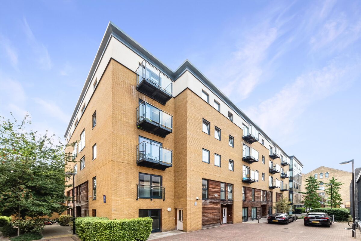 flat to rent in Forge Square, Nr Canary Wharf, London, E14 ...