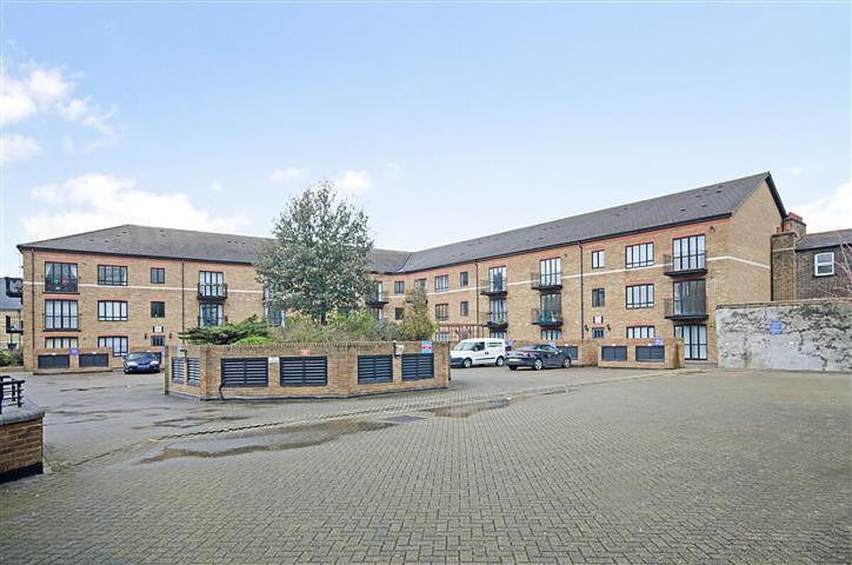 flat to rent in Brunel House, Nr Canary Wharf, Docklands, London, E14
