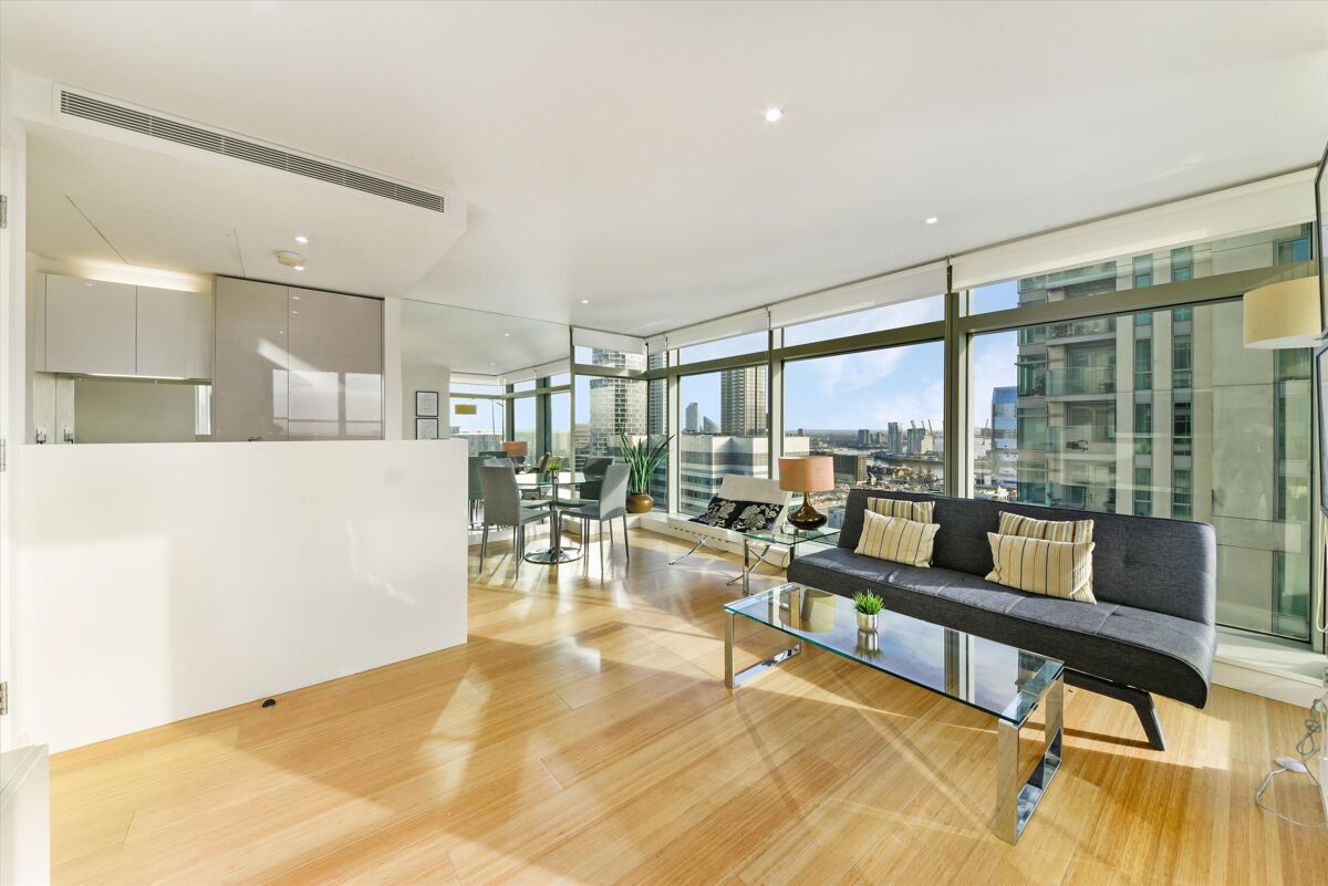 flat to rent in Pan Peninsula Square, Nr Canary Wharf, London, E14