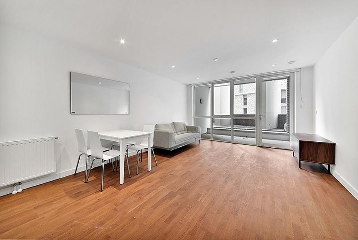 flat to rent in Discovery Tower, Terry Spinks Place, Canning Town