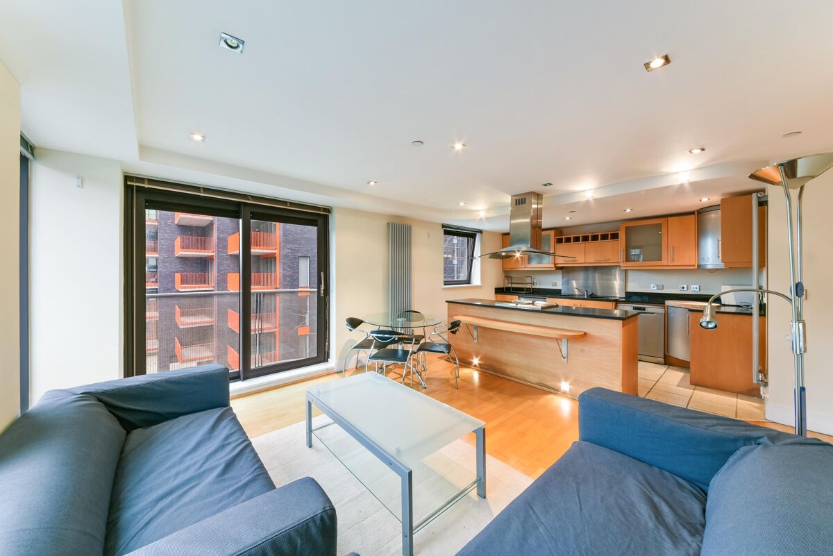 flat to rent in Millharbour, Nr Canary Wharf, London, E14