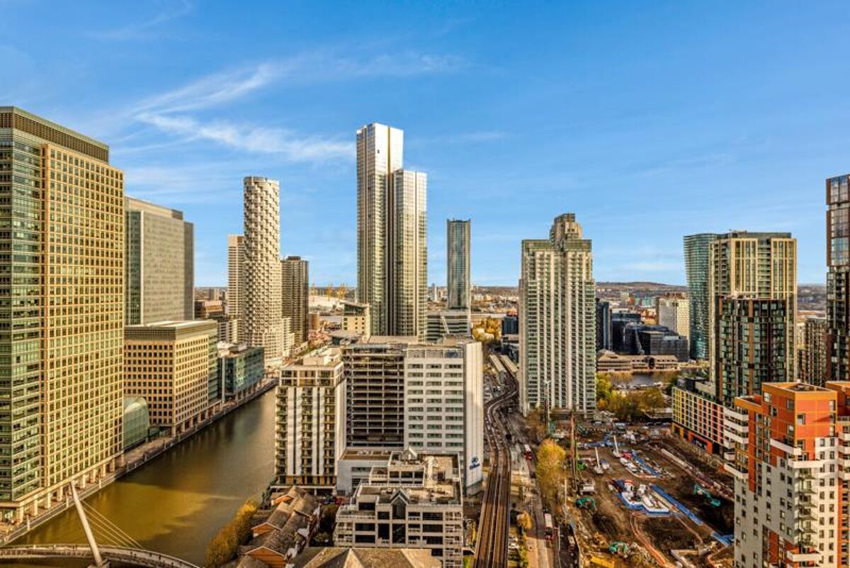 flat to rent in Hobart Building, (The Wardian), London, E14