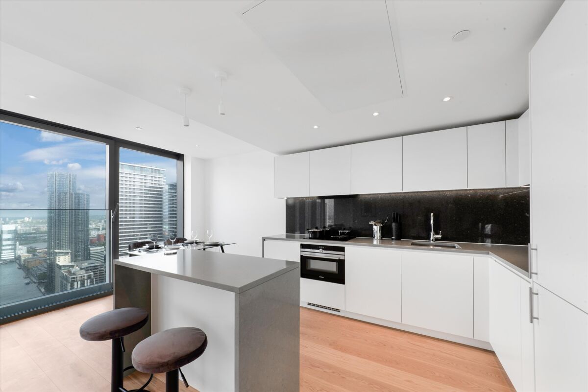 flat to rent in Landmark Pinnacle, Marsh Wall, London, E14 CWQ012107647 Knight Frank