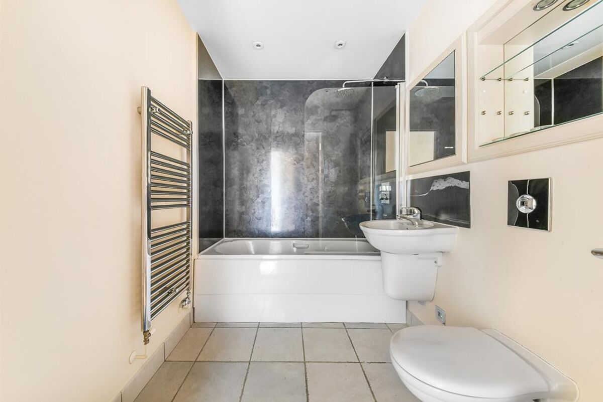 flat to rent in Millharbour, 41 Millharbour, Nr Canary Wharf, Docklands