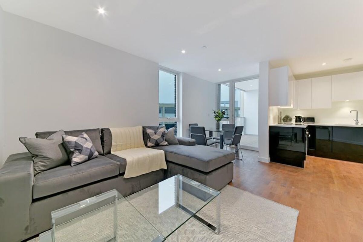 flat to rent in Discovery Tower, Terry Spinks Place, Canning Town