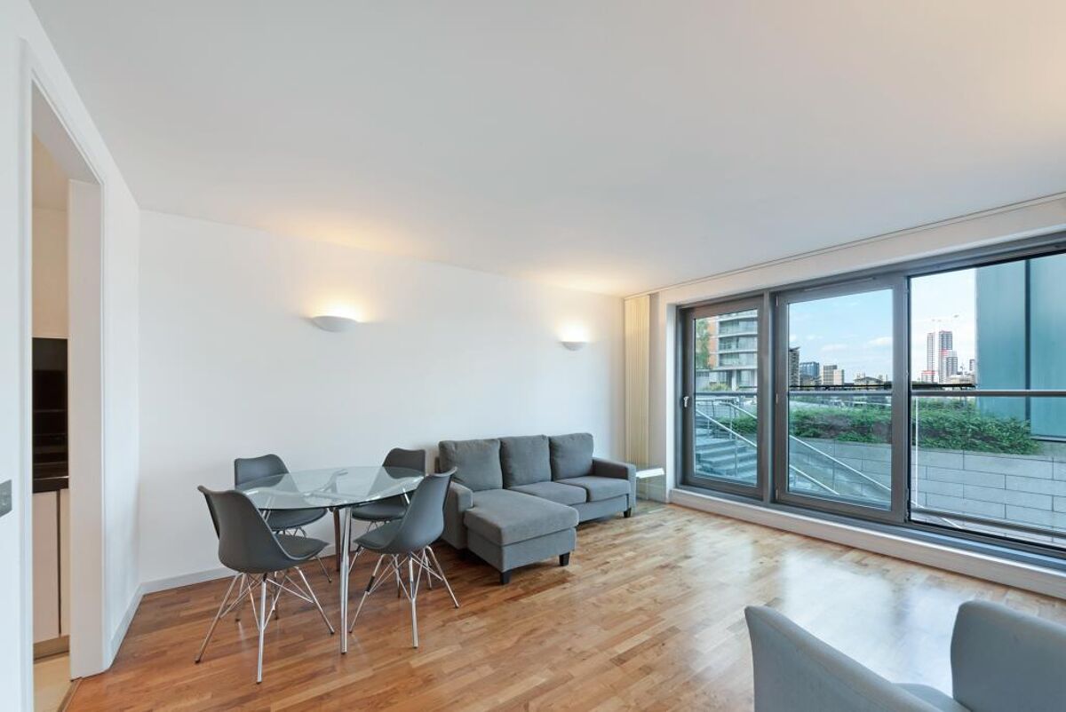 flat to rent in New Providence Wharf, Fairmont Avenue, Nr Canary Wharf