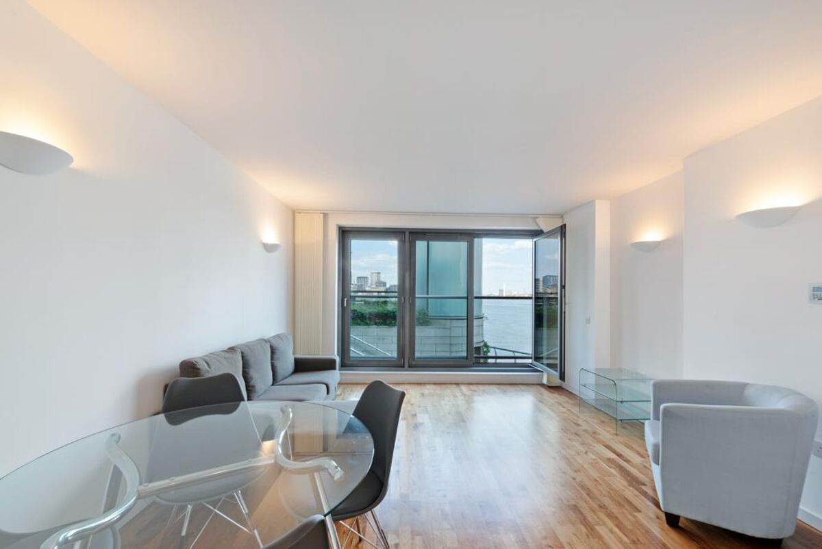 flat to rent in New Providence Wharf, Fairmont Avenue, Nr Canary Wharf