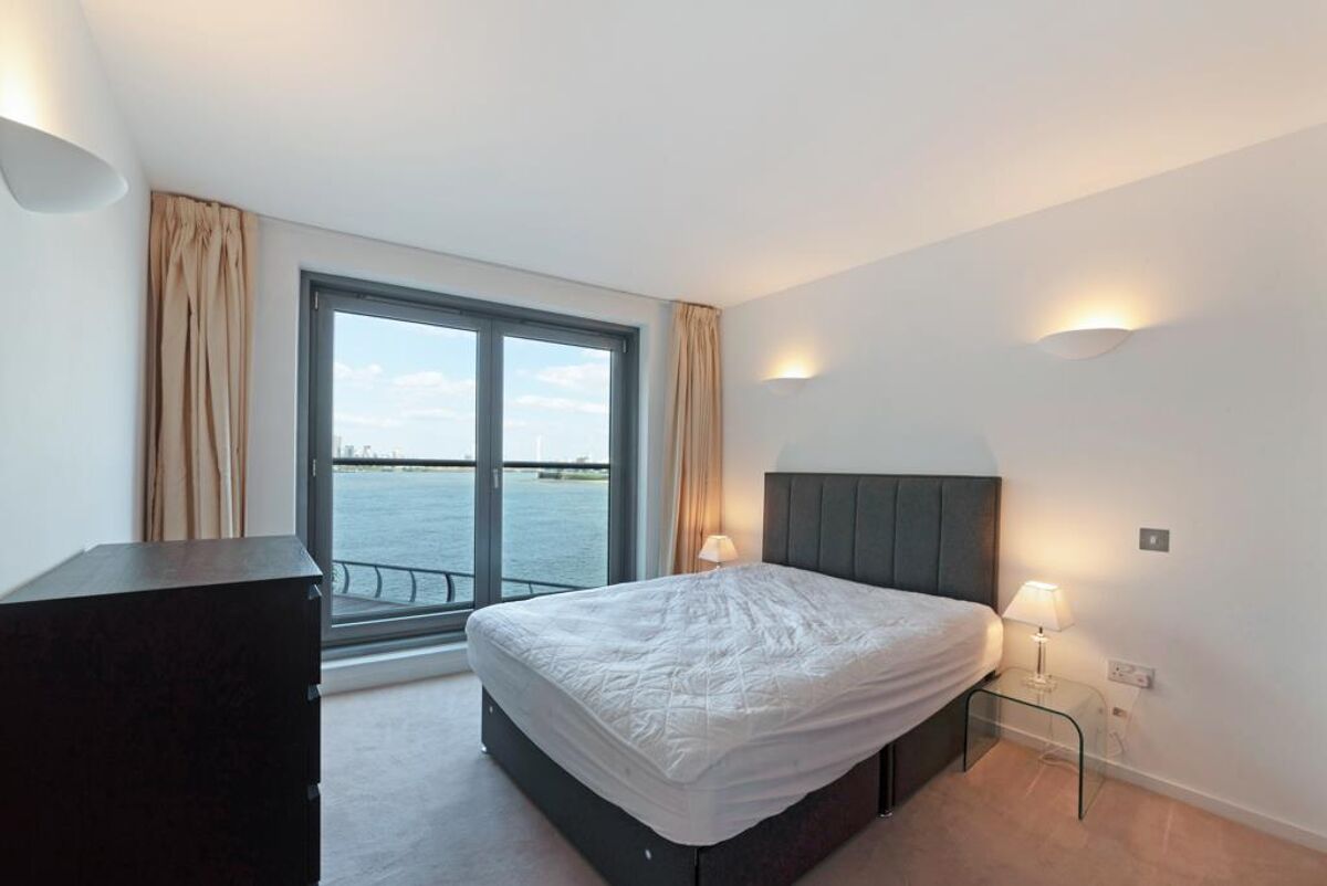 flat to rent in New Providence Wharf, Fairmont Avenue, Nr Canary Wharf