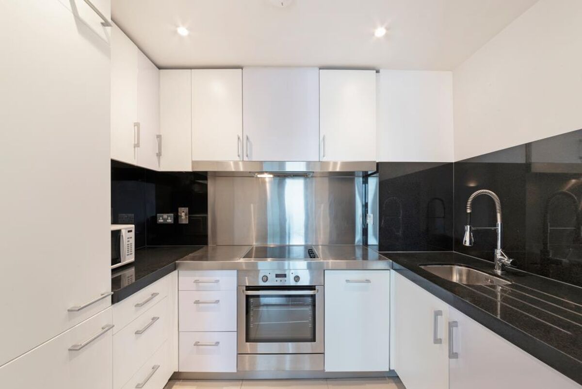 flat to rent in New Providence Wharf, Fairmont Avenue, Nr Canary Wharf