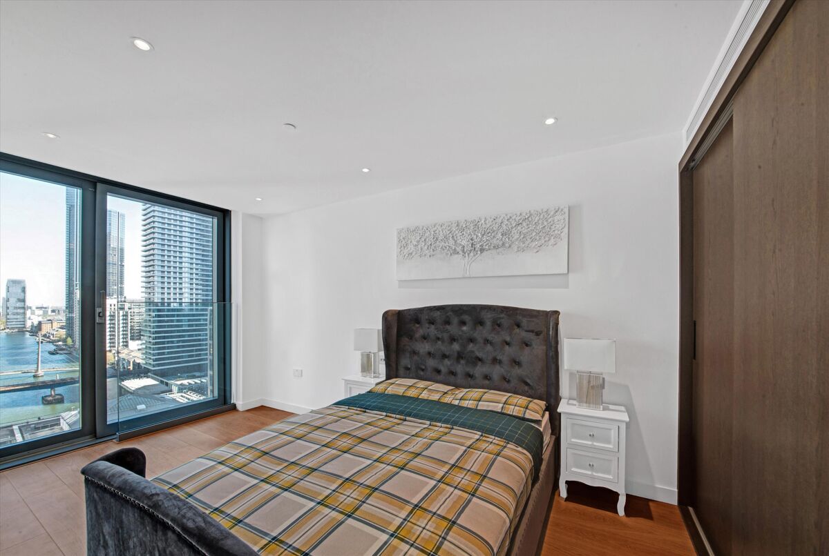 Flat to rent in Landmark Pinnacle, Marsh Wall, London, E14 CWQ012115307 Knight Frank