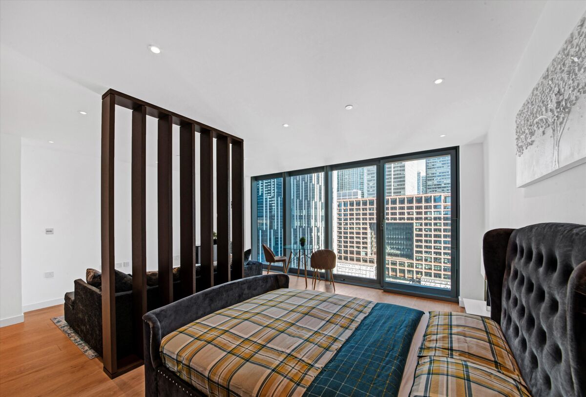 Flat to rent in Landmark Pinnacle, Marsh Wall, London, E14 CWQ012115307 Knight Frank