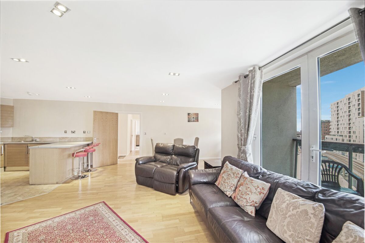 flat to rent in City Tower, 3 Limeharbour, London, E14 CWQ012115952