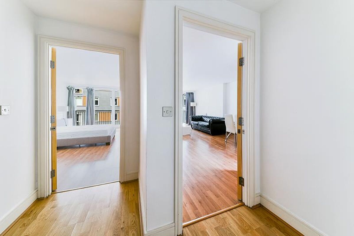 flat to rent in Gainsborough House, Cassilis Road, London, E14