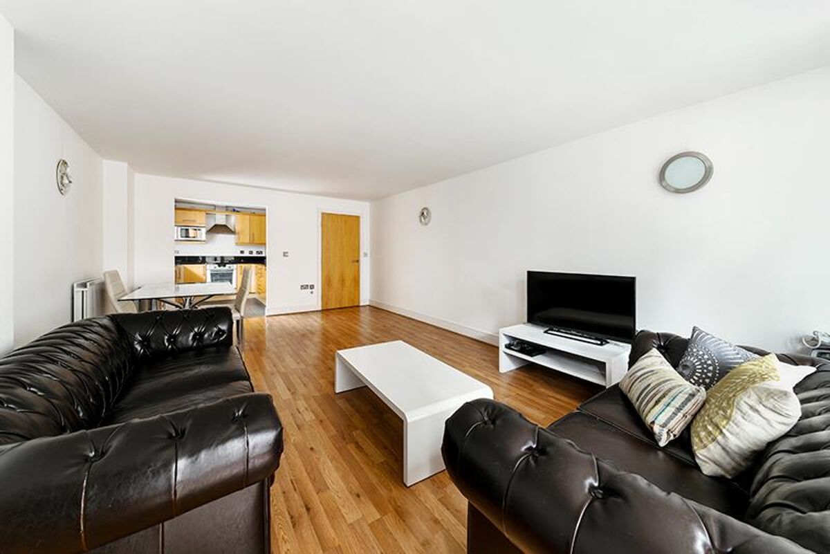 flat to rent in Gainsborough House, Cassilis Road, London, E14