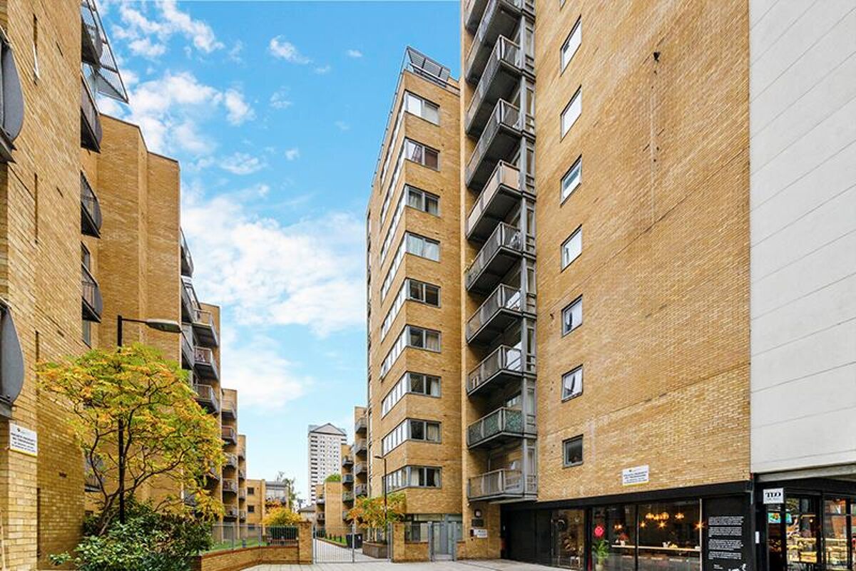 flat to rent in Gainsborough House, Cassilis Road, London, E14 CWQ012120969 Knight Frank flat to rent in Gainsborough House, Cassilis Road, London, E14 CWQ012120969 Knight Frank
