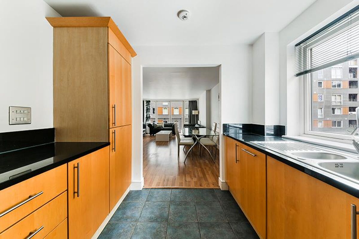 flat to rent in Gainsborough House, Cassilis Road, London, E14