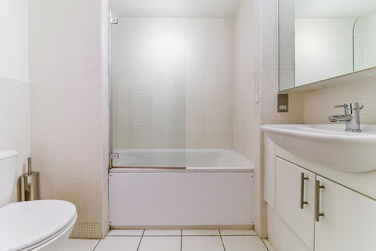 flat to rent in Gainsborough House, Cassilis Road, London, E14