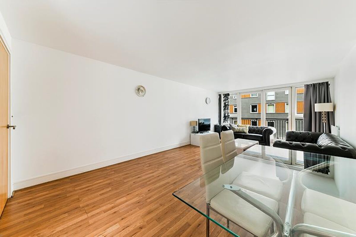 flat to rent in Gainsborough House, Cassilis Road, London, E14